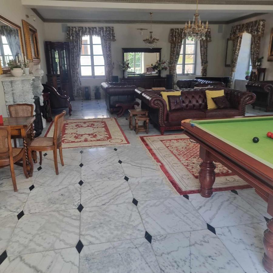Chateau Roquehort Avec Ev Recharge Point 22Kw Monein Bagian luar foto