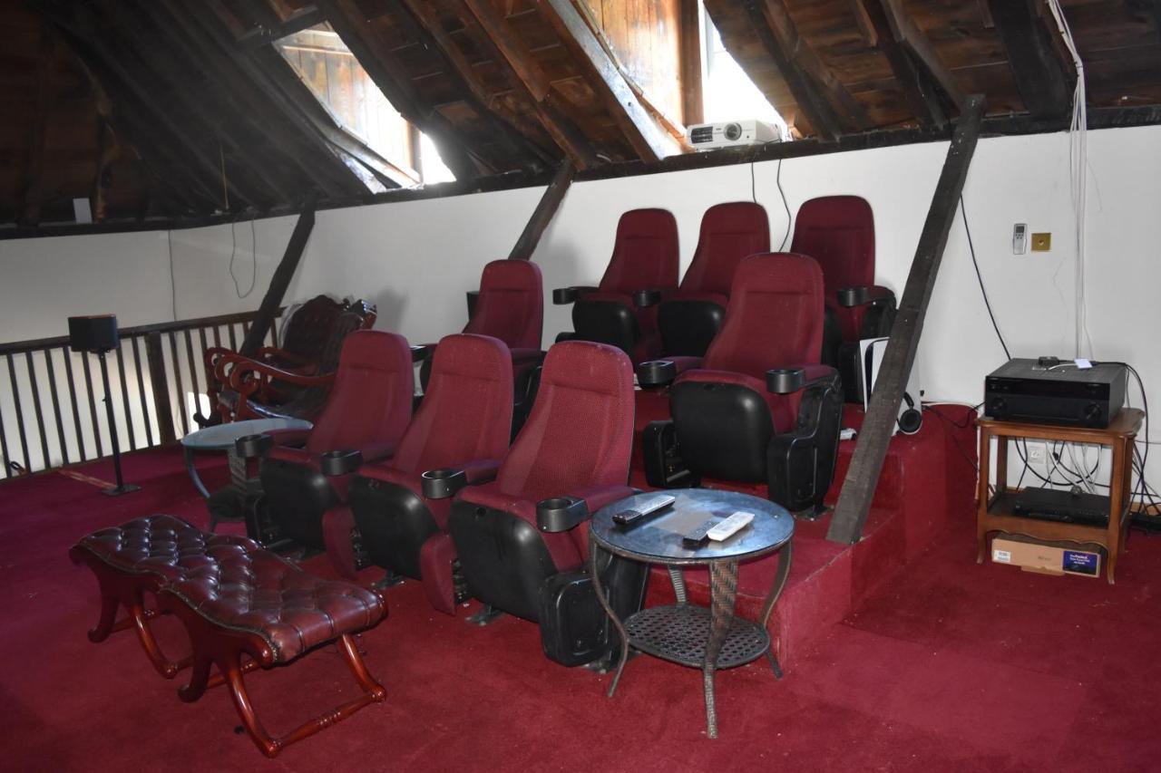 Chateau Roquehort Avec Ev Recharge Point 22Kw Monein Bagian luar foto