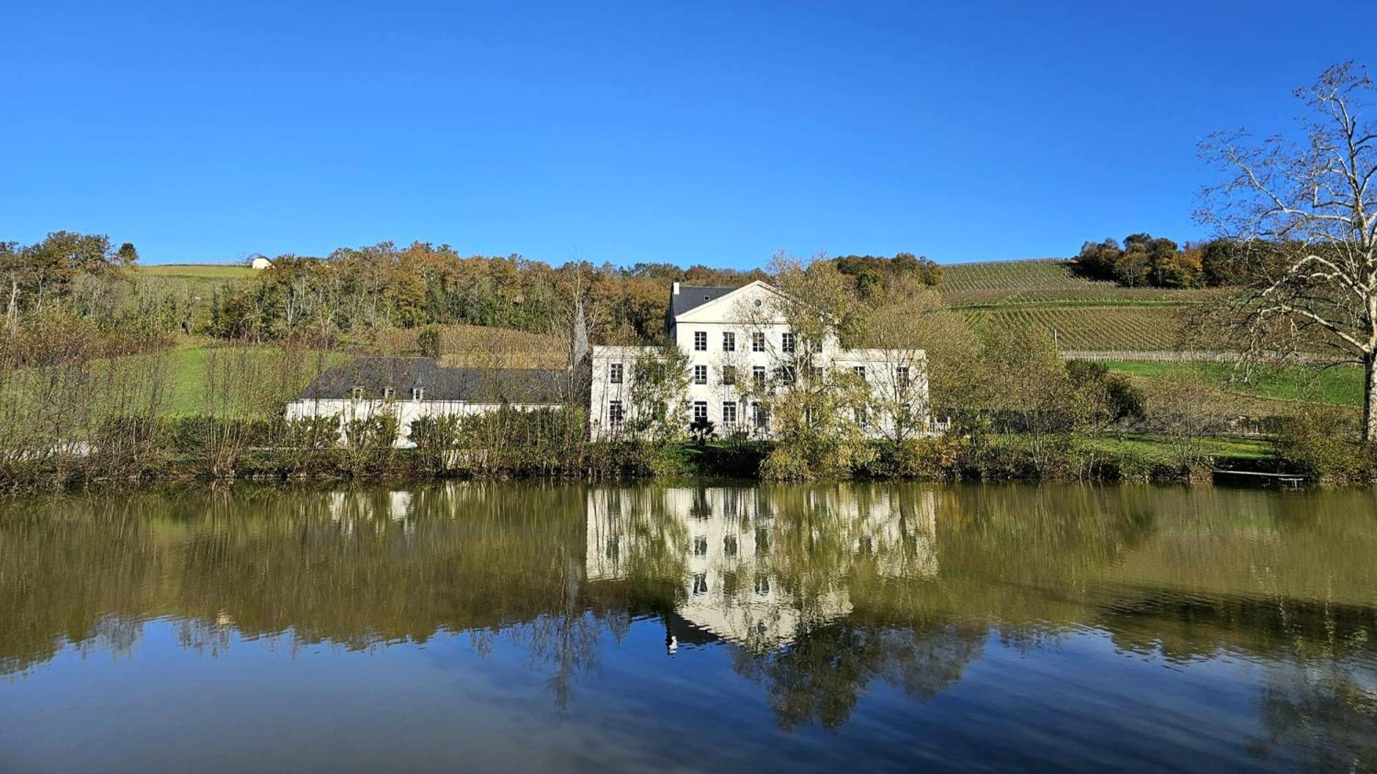 Chateau Roquehort Avec Ev Recharge Point 22Kw Monein Bagian luar foto