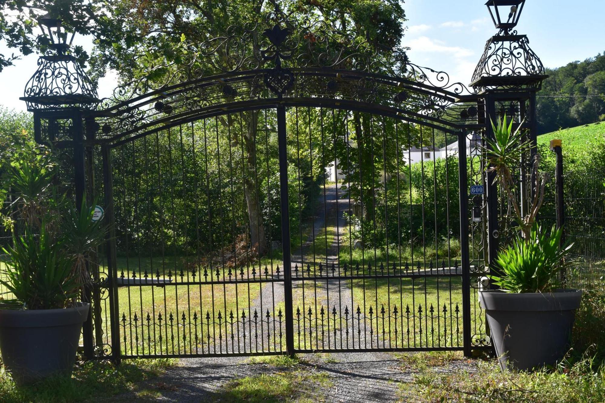 Chateau Roquehort Avec Ev Recharge Point 22Kw Monein Bagian luar foto