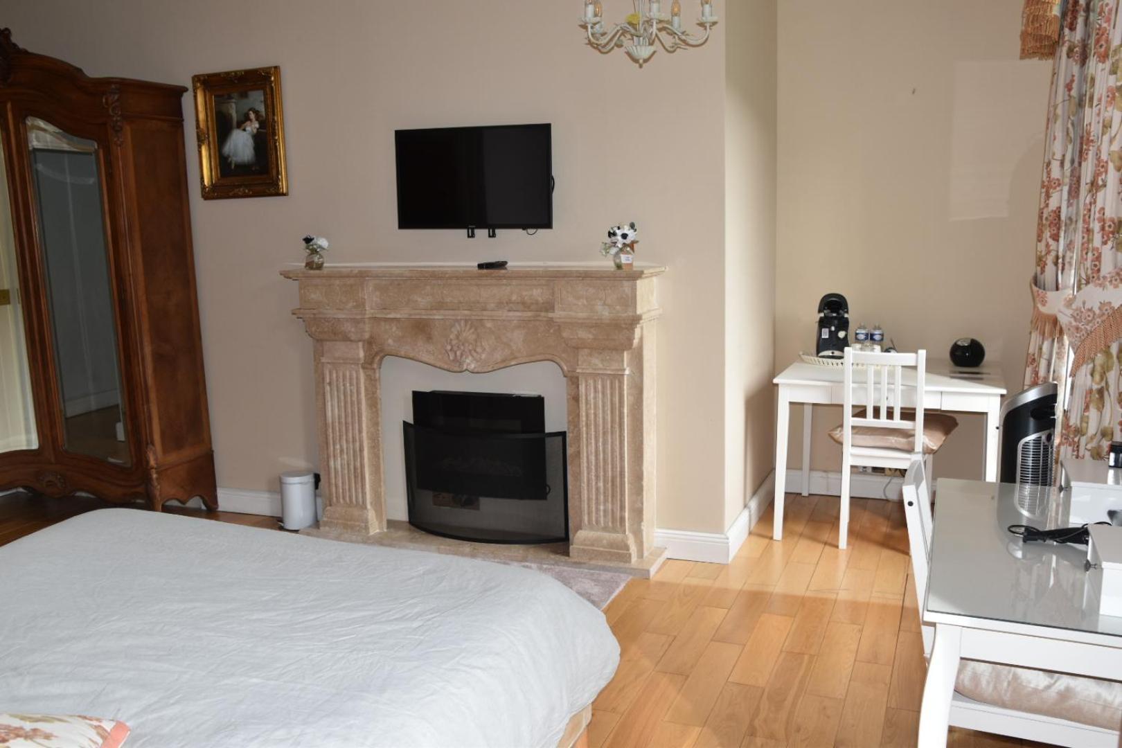 Chateau Roquehort Avec Ev Recharge Point 22Kw Monein Bagian luar foto