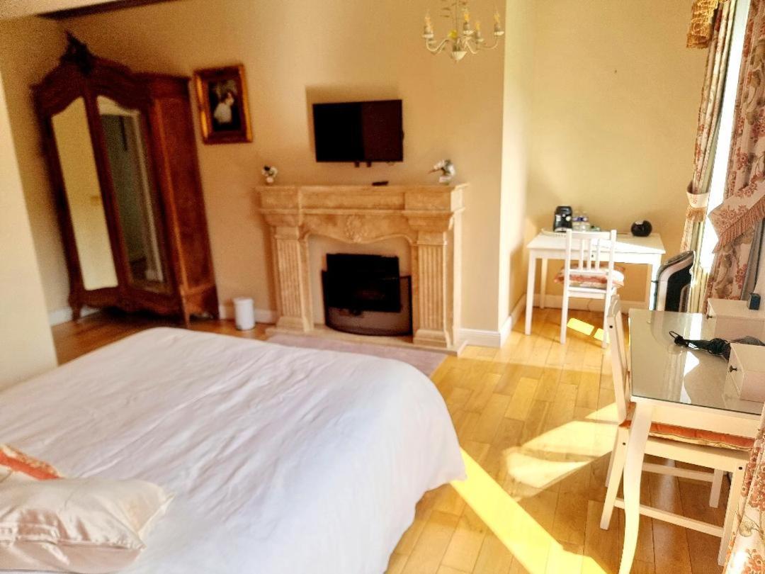 Chateau Roquehort Avec Ev Recharge Point 22Kw Monein Bagian luar foto